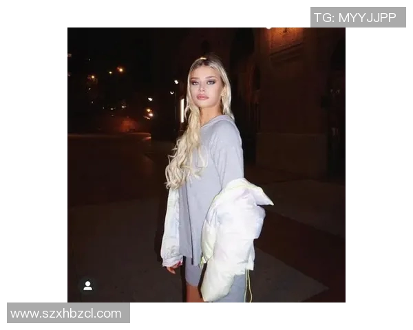 足球球星女友的背后故事 揭秘她们如何支持与影响男友的职业生涯